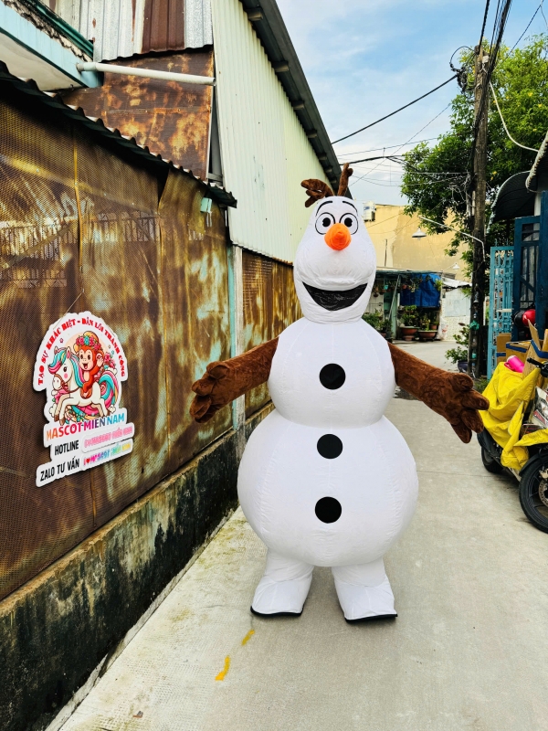 NGƯỜI TUYẾT OLAF